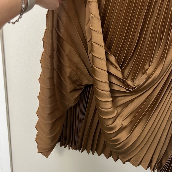 Mango NEW pleated satin minimalist midi skirt with elastic waistband - Picture 4 of 7